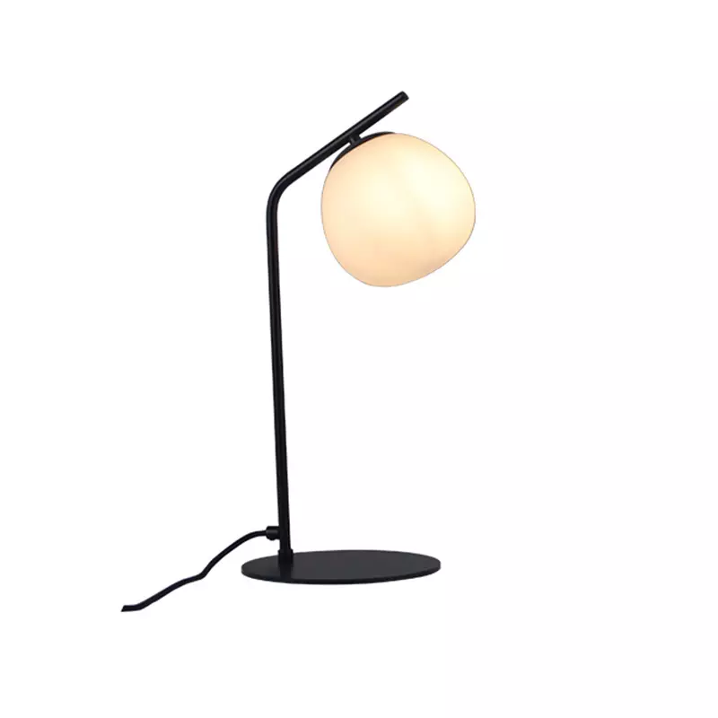 Kamar Tidur Lampu meja sederhana dan bertekstur